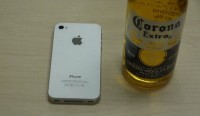 Video: iPhone 4 or iPhone 4S can open a bottle of beer
